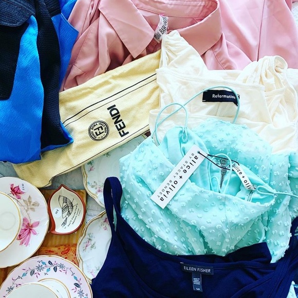 Meet the Posher, Lauren π Poshmark Ambassador, Style & Wardrobe Consultant πΈπ - Picture 2 of 16